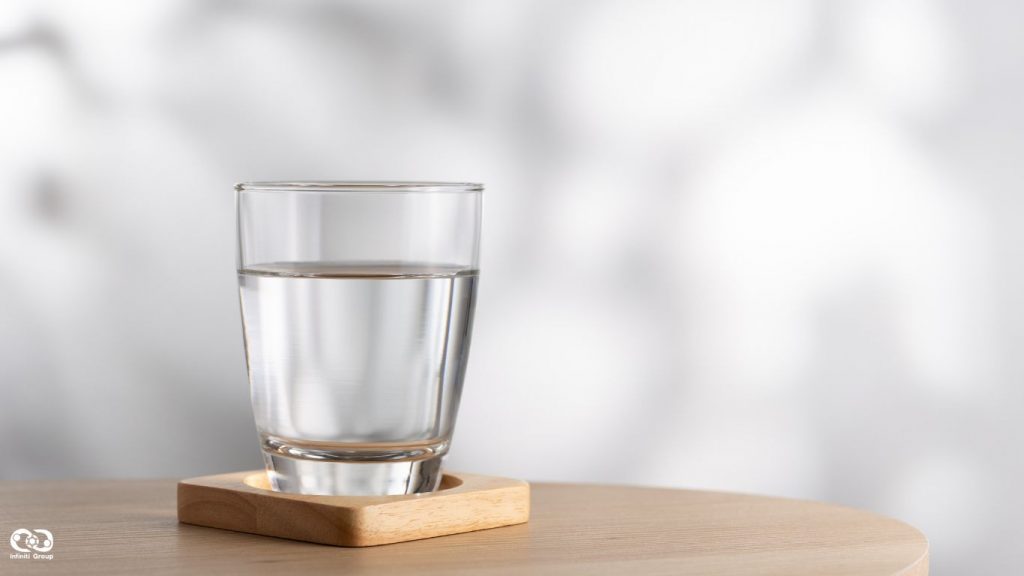 La técnica del vaso de agua: el test silencioso que puede definir tu entrevista
